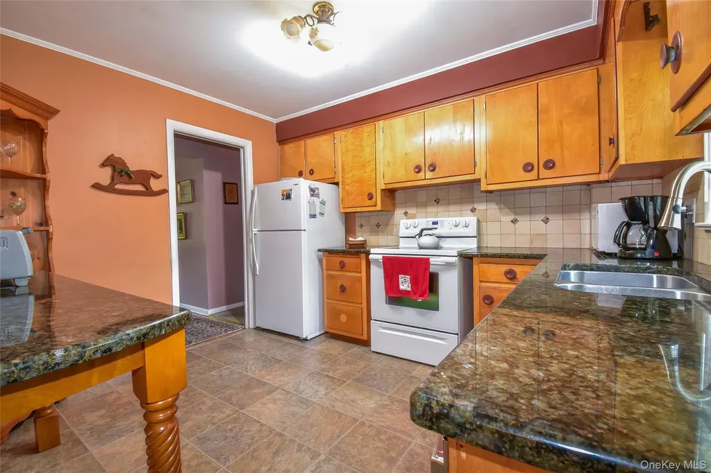 41 Marbeth Circle Miller Place NY 11764