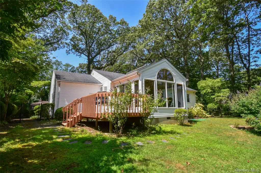 41 Marbeth Circle Miller Place NY 11764