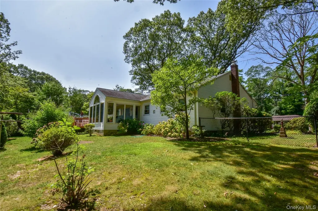 41 Marbeth Circle Miller Place NY 11764