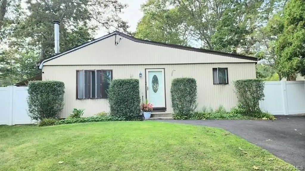 72 Propose Road Shirley NY 11967