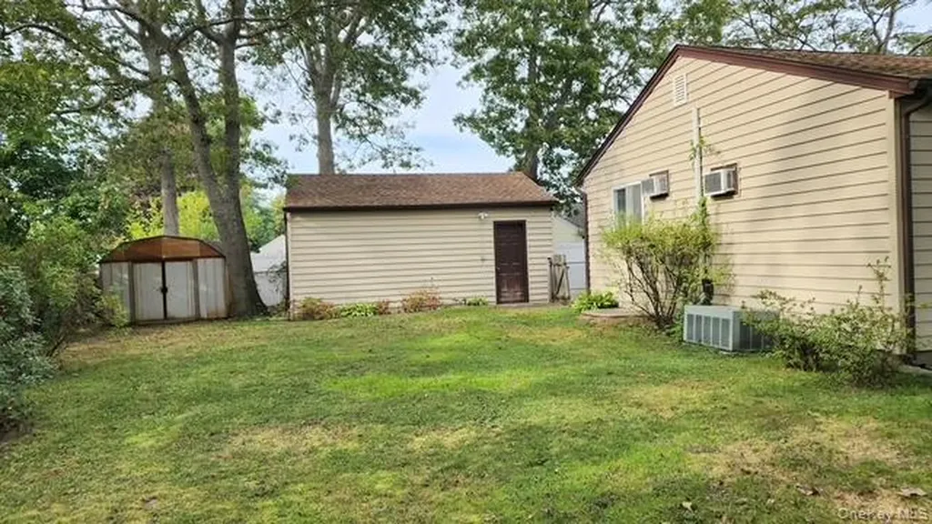 72 Propose Road Shirley NY 11967