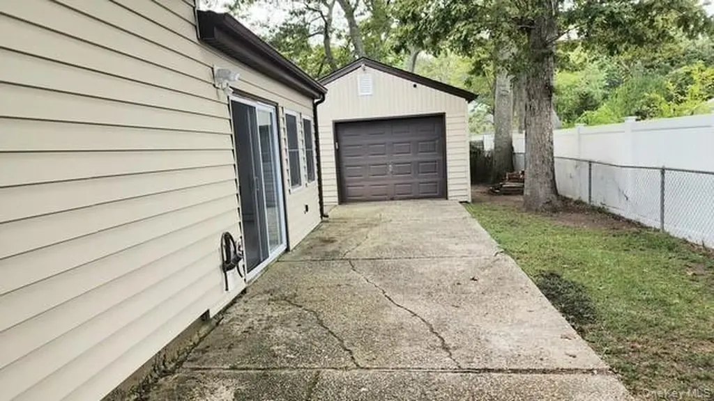 72 Propose Road Shirley NY 11967