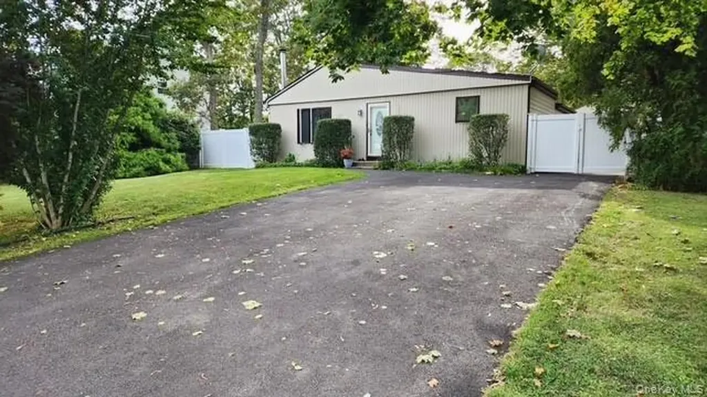 72 Propose Road Shirley NY 11967