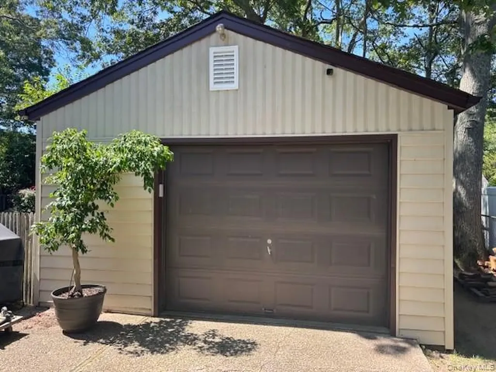 72 Propose Road Shirley NY 11967