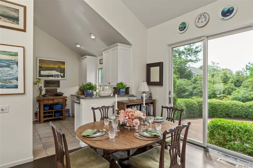 30 Huckleberry Lane East Hampton NY 11937