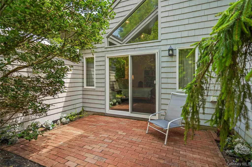 30 Huckleberry Lane East Hampton NY 11937