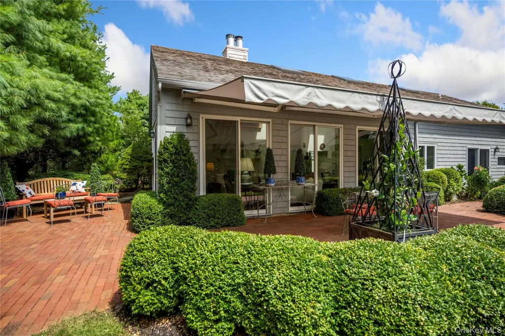 30 Huckleberry Lane East Hampton NY 11937