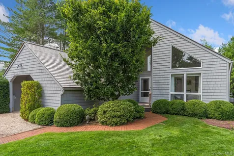 30 Huckleberry Lane East Hampton NY 11937