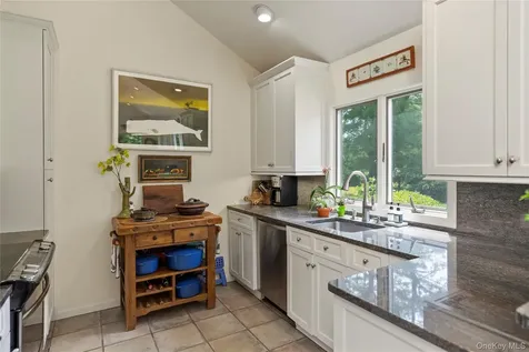 30 Huckleberry Lane East Hampton NY 11937