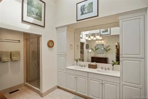30 Huckleberry Lane East Hampton NY 11937