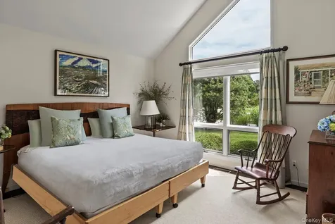 30 Huckleberry Lane East Hampton NY 11937