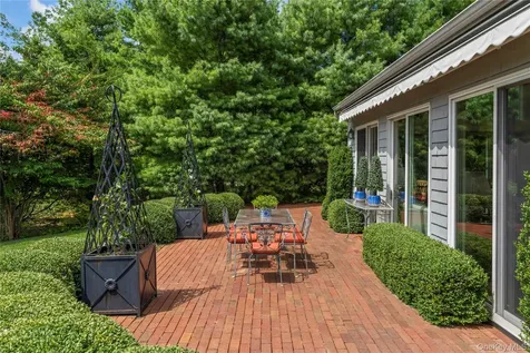 30 Huckleberry Lane East Hampton NY 11937