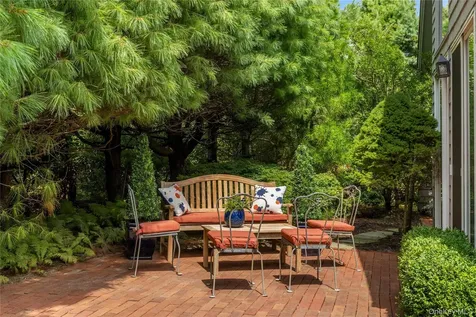 30 Huckleberry Lane East Hampton NY 11937