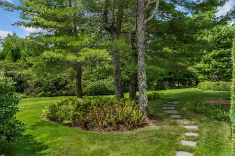 30 Huckleberry Lane East Hampton NY 11937
