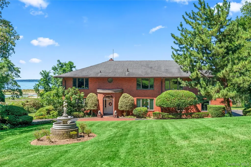 22 Messenger Lane Sands Point NY 11050