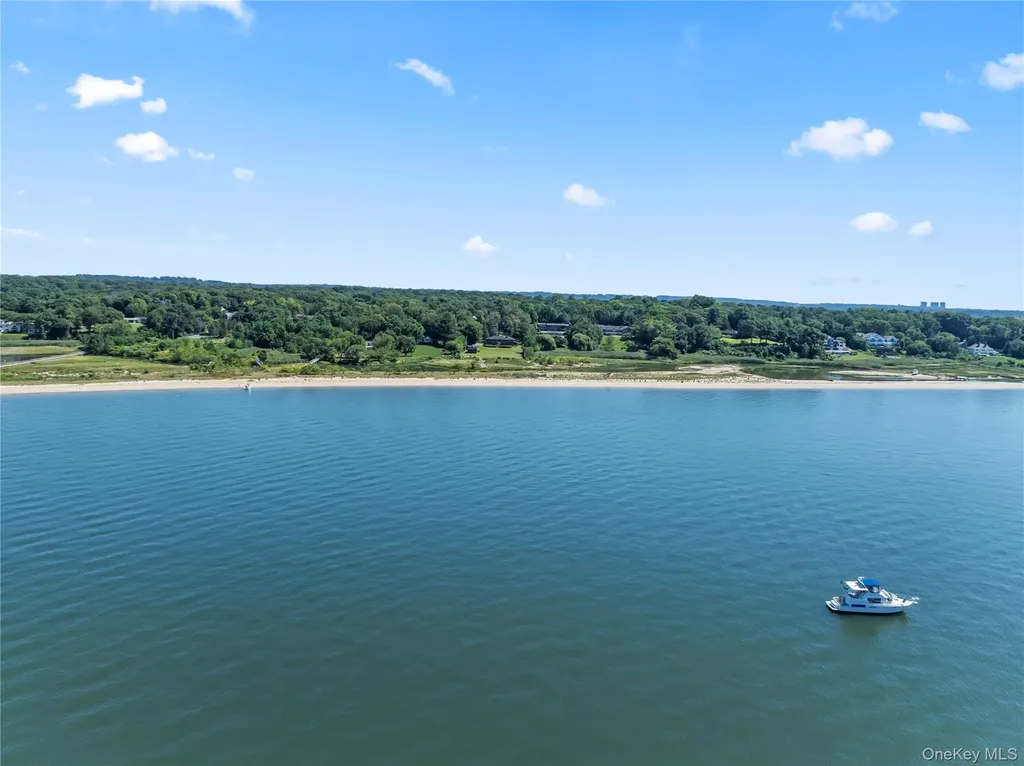 22 Messenger Lane Sands Point NY 11050