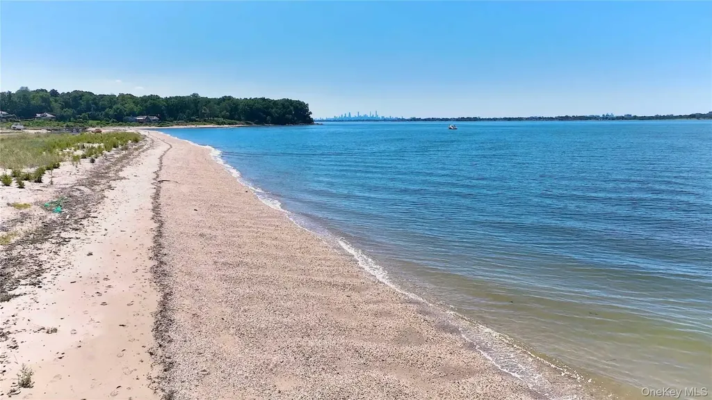 22 Messenger Lane Sands Point NY 11050