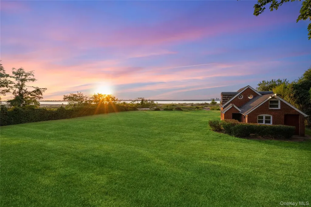 22 Messenger Lane Sands Point NY 11050