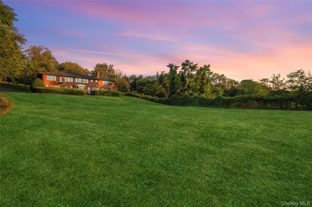 22 Messenger Lane Sands Point NY 11050