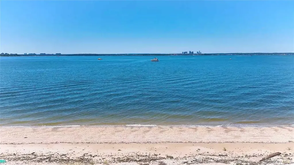 22 Messenger Lane Sands Point NY 11050