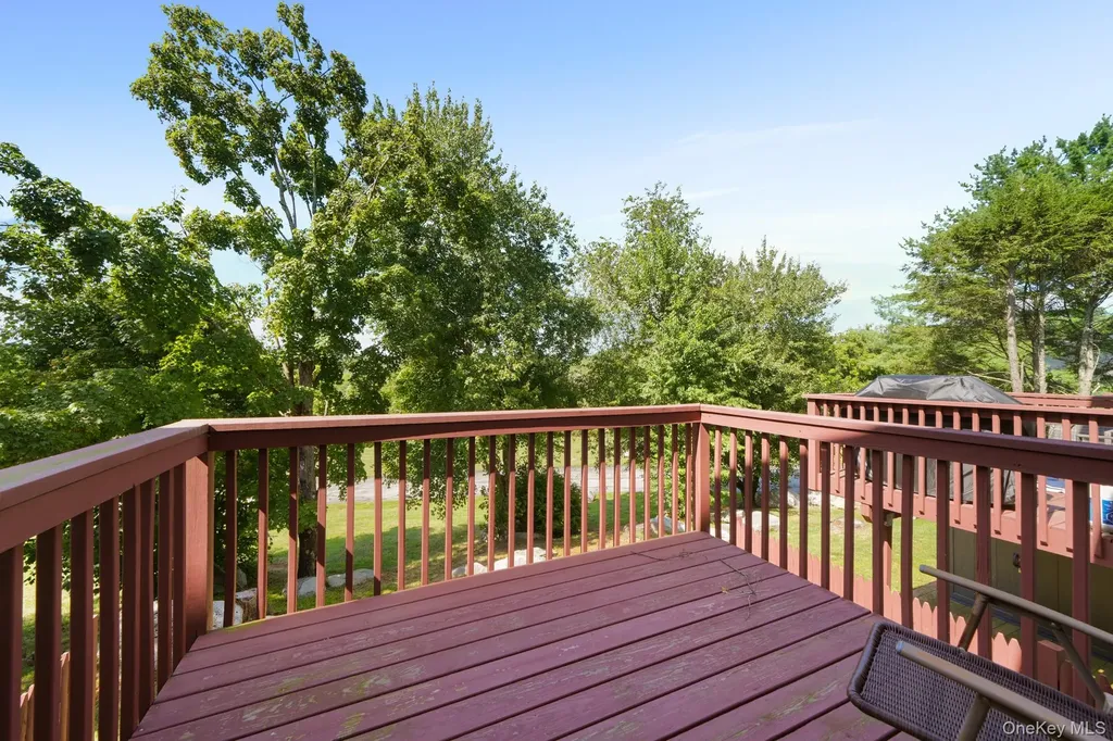 105 Williamsburg Drive Mahopac NY 10541