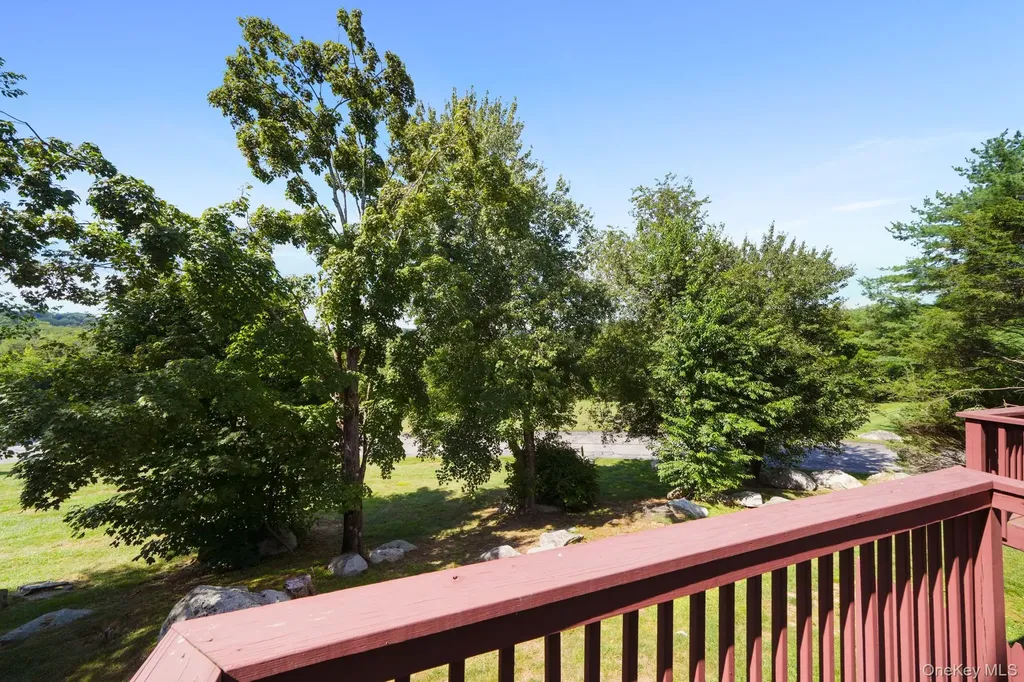 105 Williamsburg Drive Mahopac NY 10541