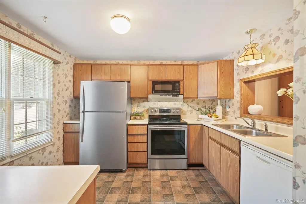 105 Williamsburg Drive Mahopac NY 10541