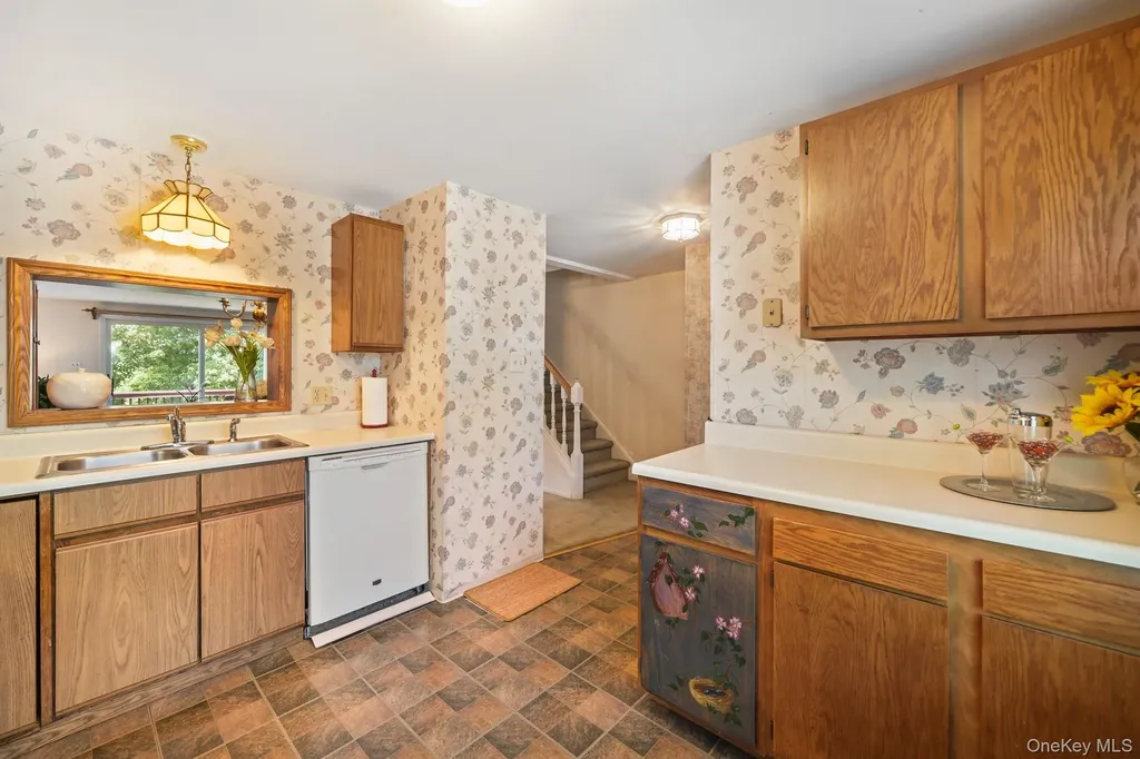105 Williamsburg Drive Mahopac NY 10541