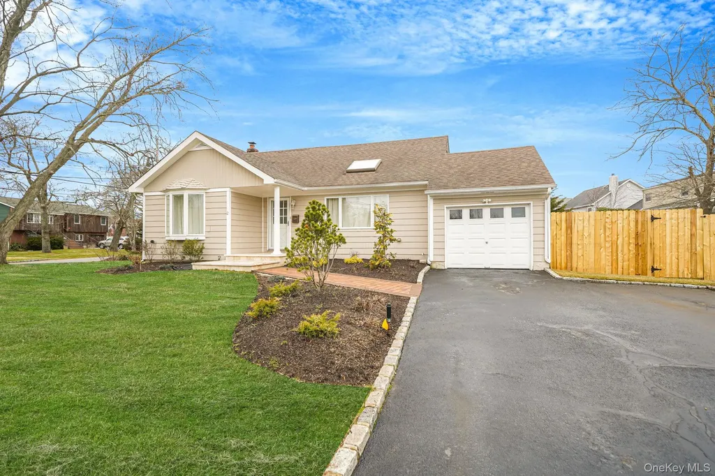 2 Bay Place Bay Shore NY 11751