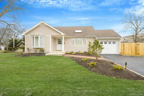 2 Bay Place Bay Shore NY 11751