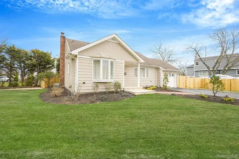 2 Bay Place Bay Shore NY 11751