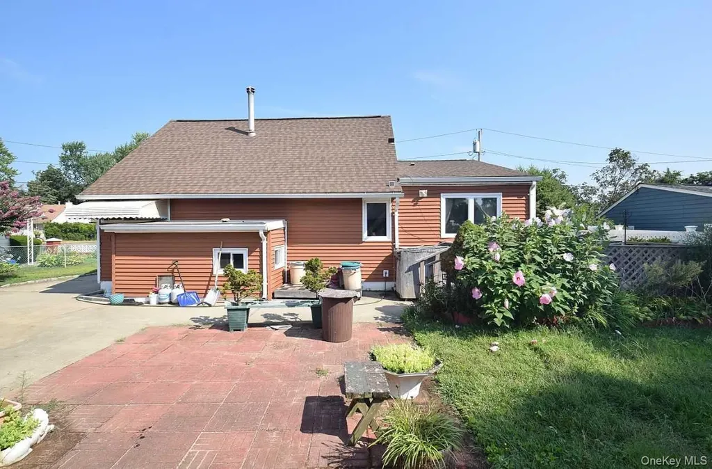 14 E Walnut Street Central Islip NY 11722