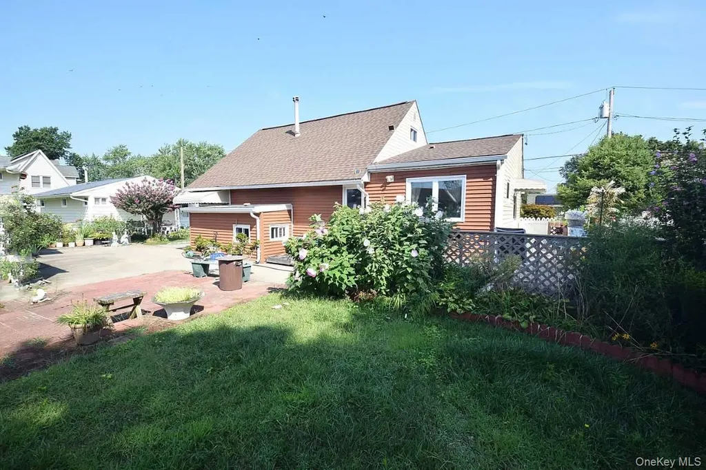 14 E Walnut Street Central Islip NY 11722