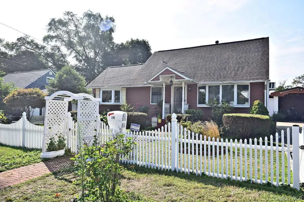 14 E Walnut Street Central Islip NY 11722