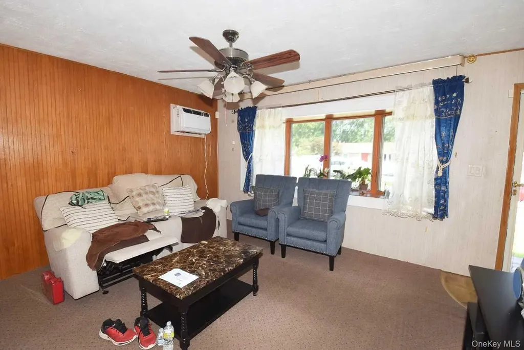 14 E Walnut Street Central Islip NY 11722