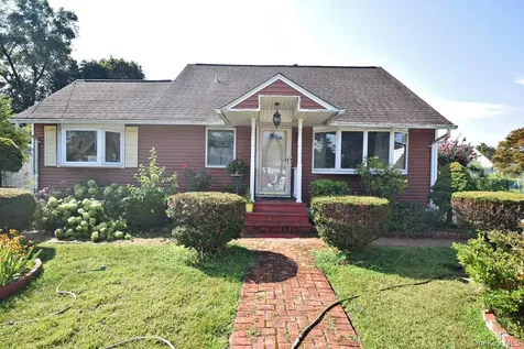 14 E Walnut Street Central Islip NY 11722