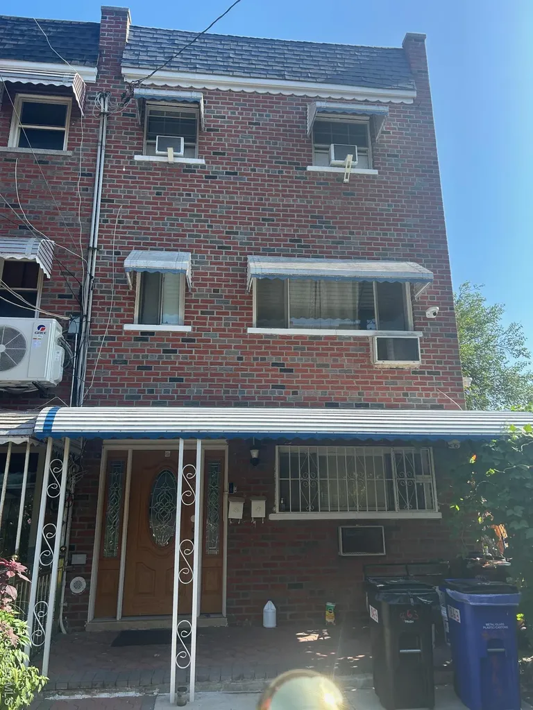 863 E 221st Street Bronx NY 10467
