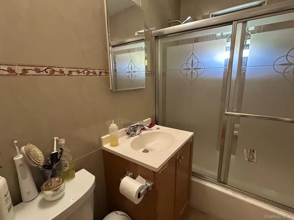 863 E 221st Street Bronx NY 10467
