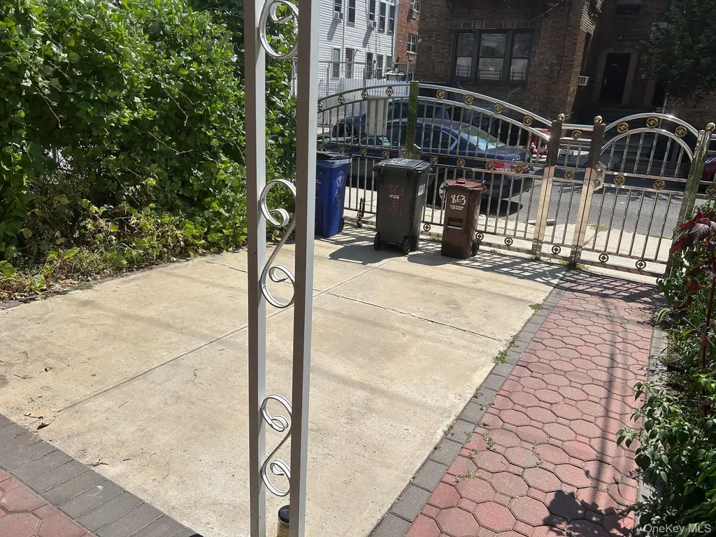 863 E 221st Street Bronx NY 10467