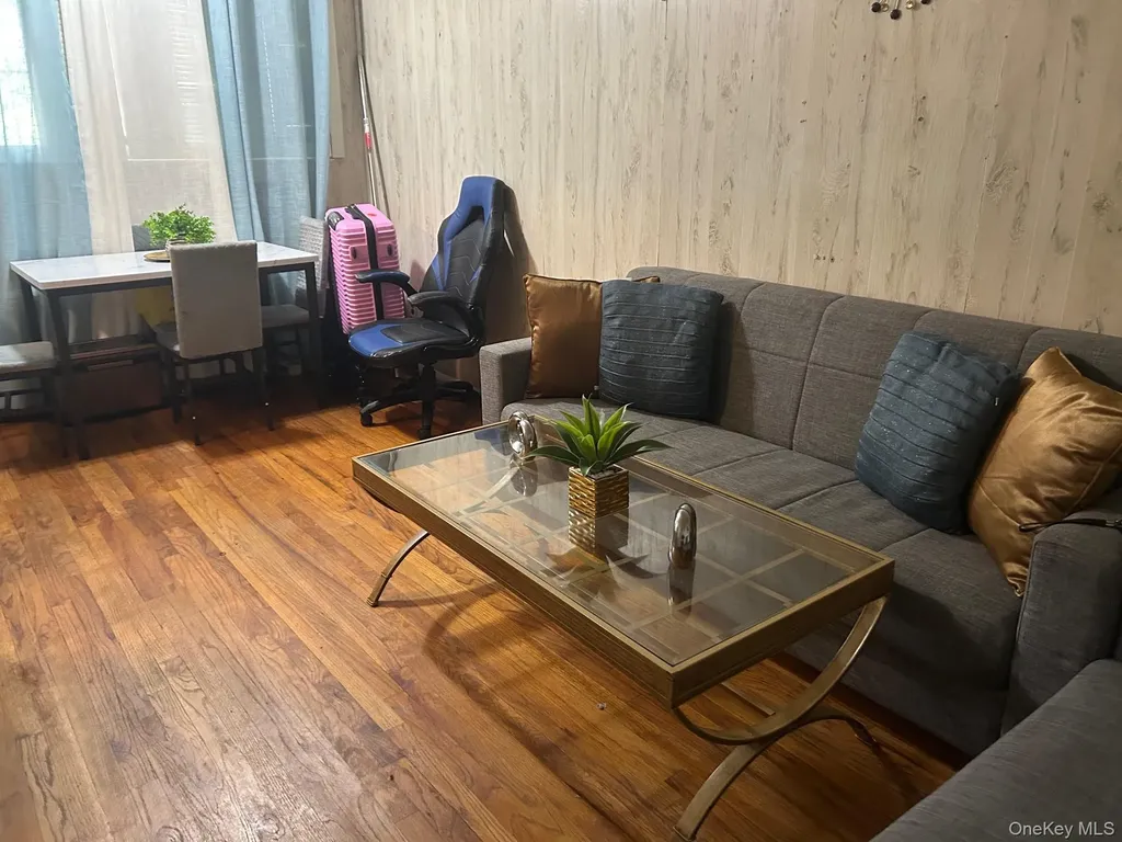 863 E 221st Street Bronx NY 10467