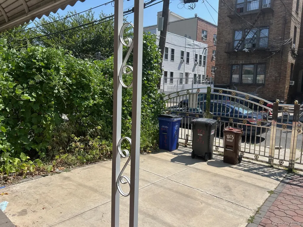 863 E 221st Street Bronx NY 10467