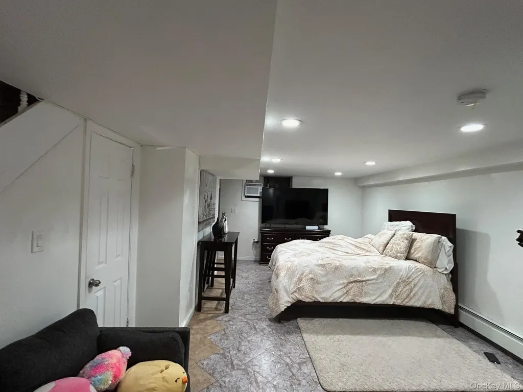 863 E 221st Street Bronx NY 10467