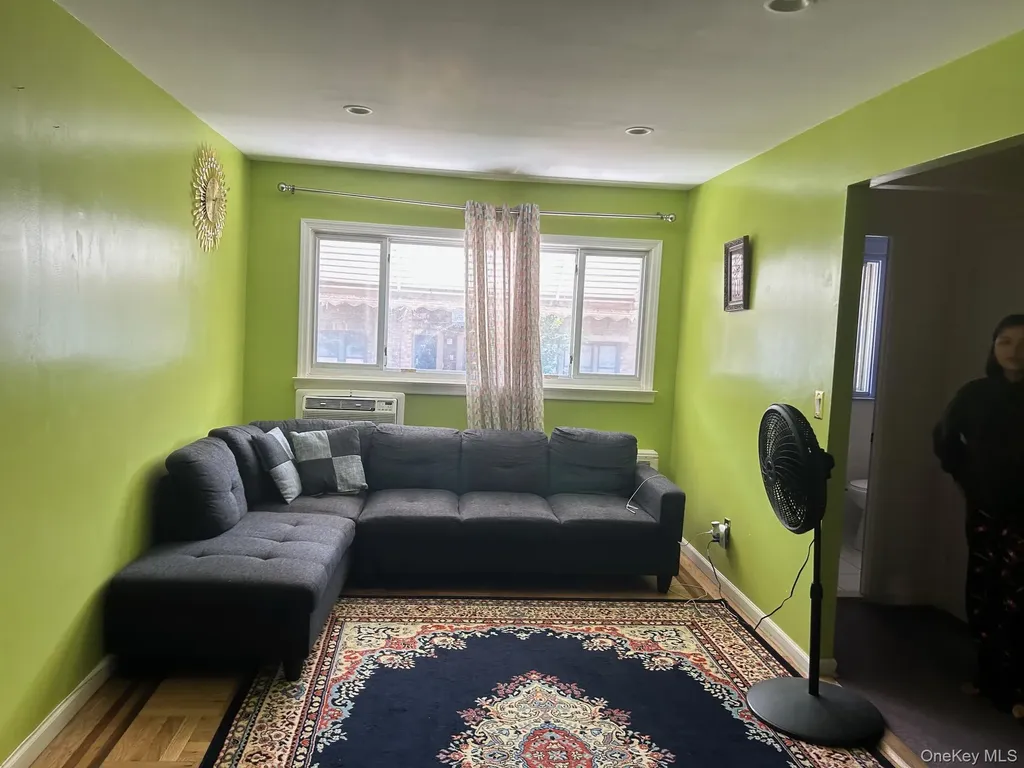 863 E 221st Street Bronx NY 10467