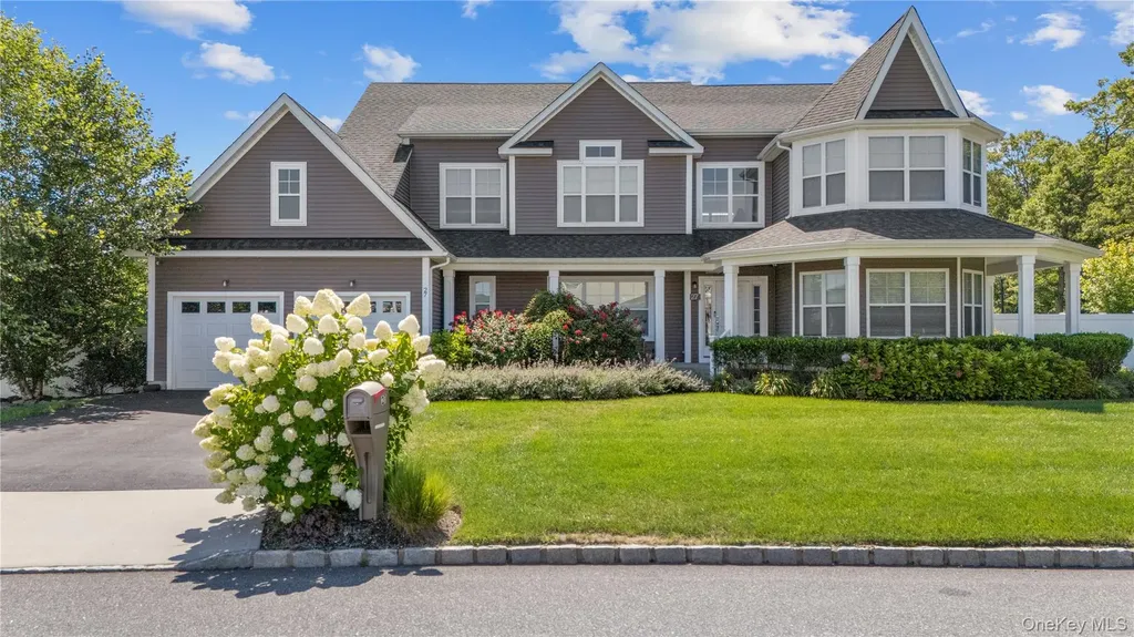 27 Lilac Lane Ridge NY 11961
