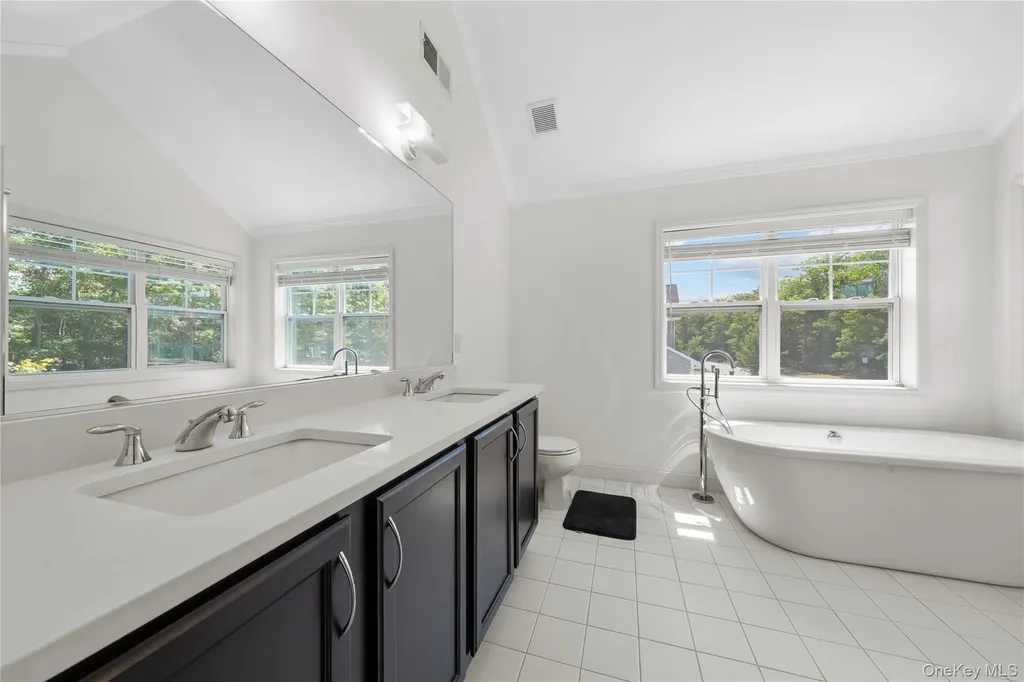 27 Lilac Lane Ridge NY 11961