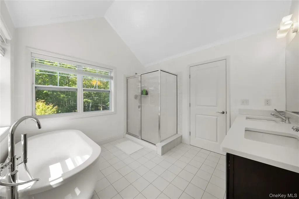 27 Lilac Lane Ridge NY 11961