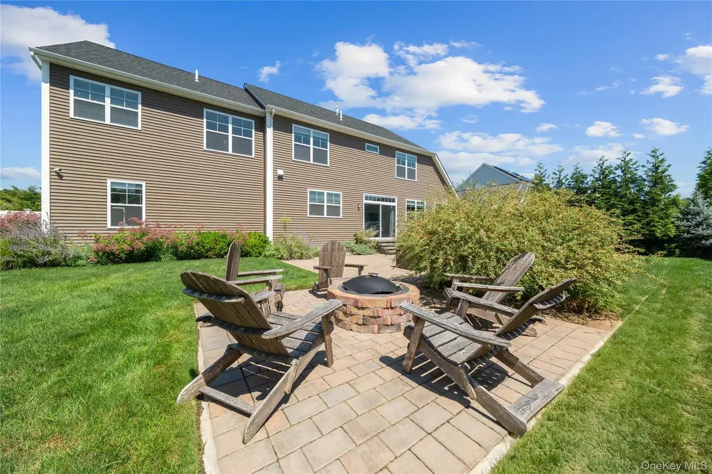 27 Lilac Lane Ridge NY 11961