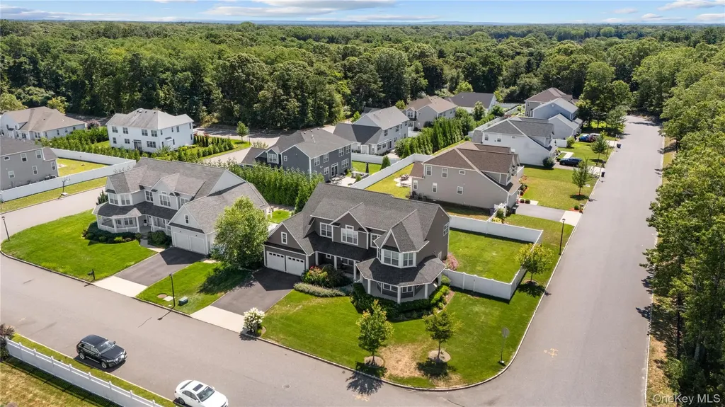 27 Lilac Lane Ridge NY 11961
