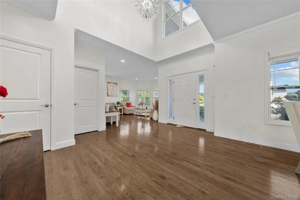 27 Lilac Lane Ridge NY 11961