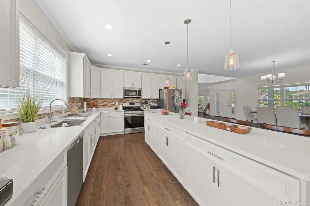 27 Lilac Lane Ridge NY 11961